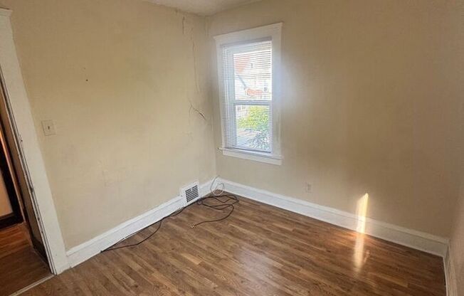 3746 W 39 ST