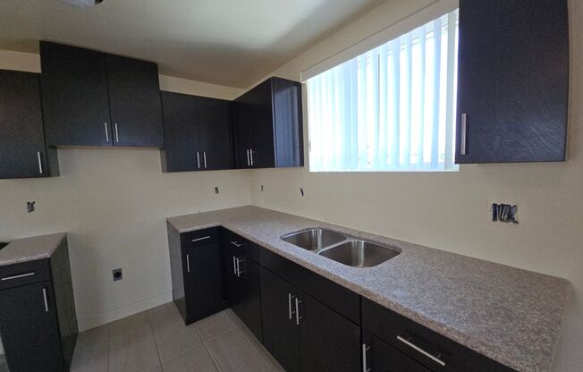 5 beds, 3 baths, 1,650 sqft, $3,700, Unit 90(202W)