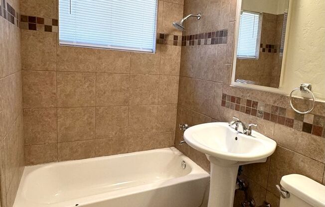 2 beds, 1 bath, $1,100