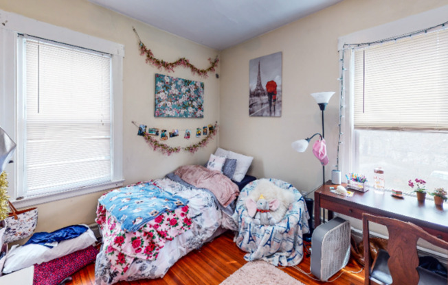 Large Science Hill 3BR with Dual Balcony Access