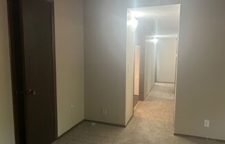 2 beds, 1 bath, 900 sqft, $990, Unit #14