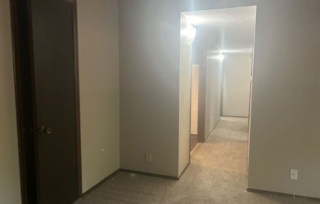 2 beds, 1 bath, 900 sqft, $990, Unit #14