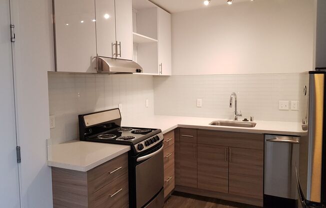 Studio, 1 bath, 325 sqft, $1,505, Unit 512