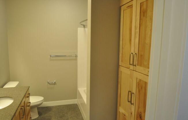 3 beds, 2 baths, $1,925, Unit 118