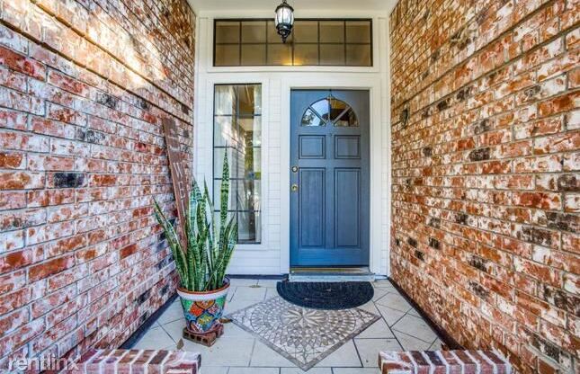 6611 R Mountain Cedar Lane