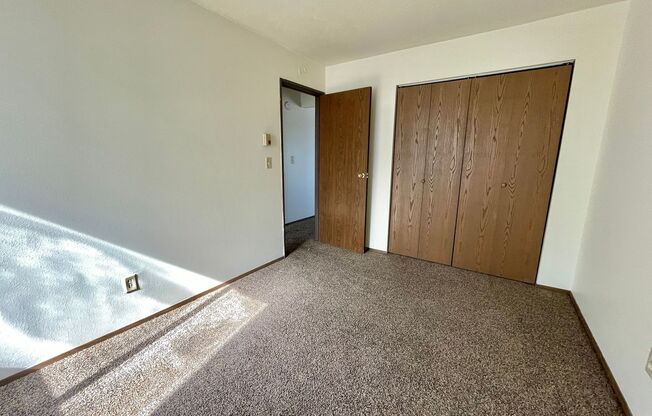 2 beds, 1 bath, $795, Unit 24