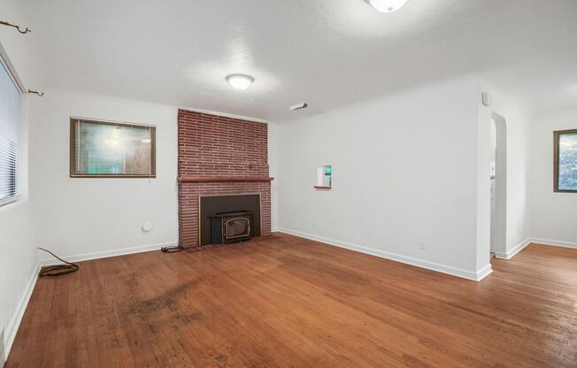 Ideally Located 3 Bed 1 Bath Burien Home w/ Huge Fenced Yard & Garage!