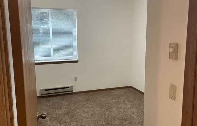 3 beds, 1 bath, 1,040 sqft, $1,695, Unit 3172-204