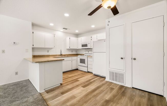 2 beds, 1 bath, 825 sqft, $1,570, Unit 50