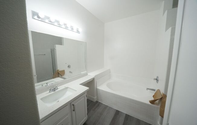 2 beds, 2 baths, $1,395, Unit Building 7 -Clark County-