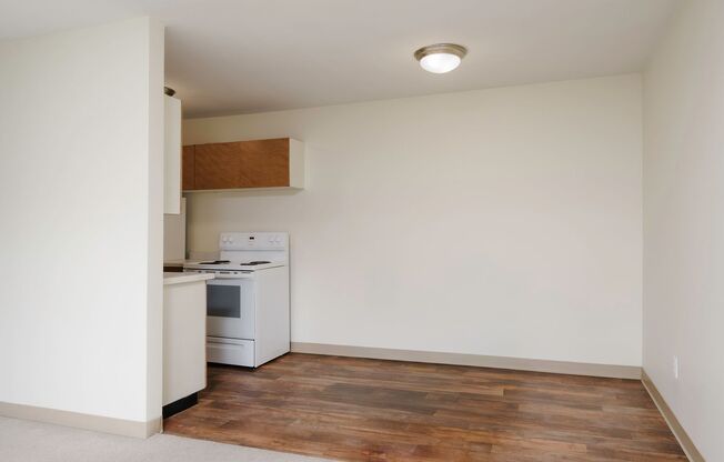 2 beds, 1 bath, 900 sqft, $1,375, Unit 409