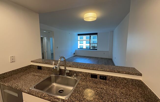 EPIC REA: Beautiful 1 Bed/ 1 Bath at South Beach Neighborhood!