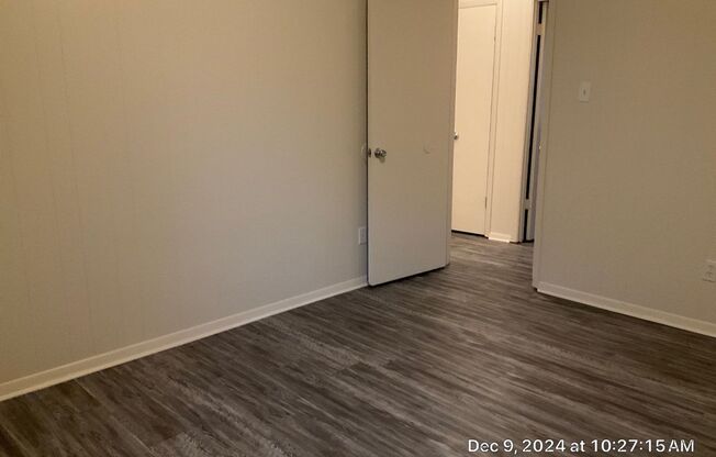 2 beds, 1 bath, 872 sqft, $1,350, Unit 01930