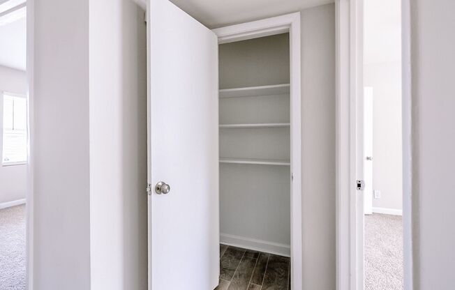 2 beds, 1 bath, 850 sqft, $1,200, Unit 26-E7