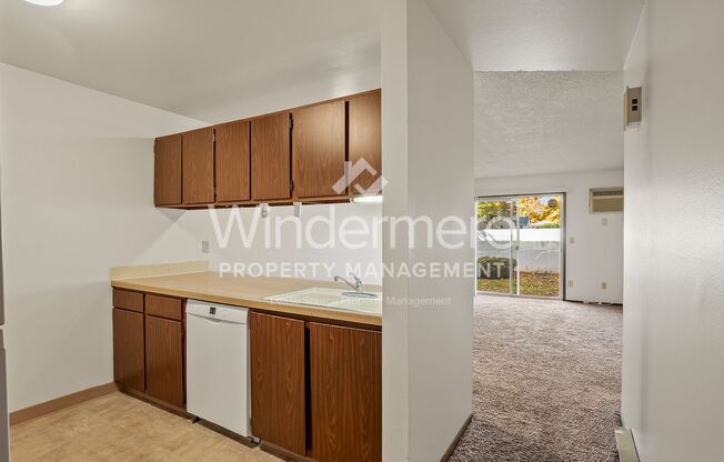 2 beds, 1 bath, 714 sqft, $1,050, Unit 04