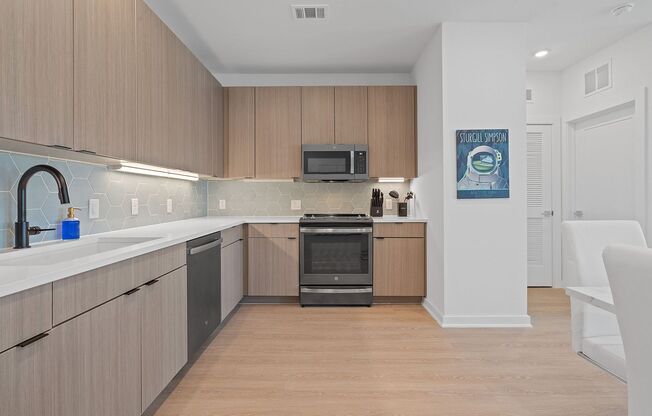 2 beds, 2 baths, 1,001 sqft, $1,675, Unit 218