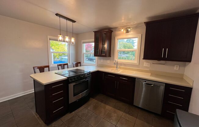 2416 E 11th St, Bremerton WA 98310