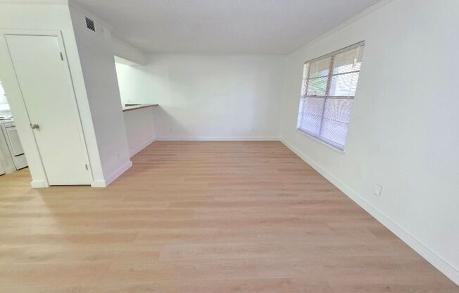 1 bed, 1 bath, 700 sqft, $999, Unit LAW15-202