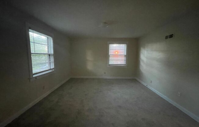 1 bed, 1 bath, 880 sqft, $975, Unit Unit 8