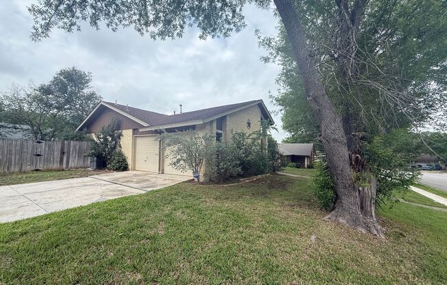 Large lot With Mature Trees and a Spacious Floorplan