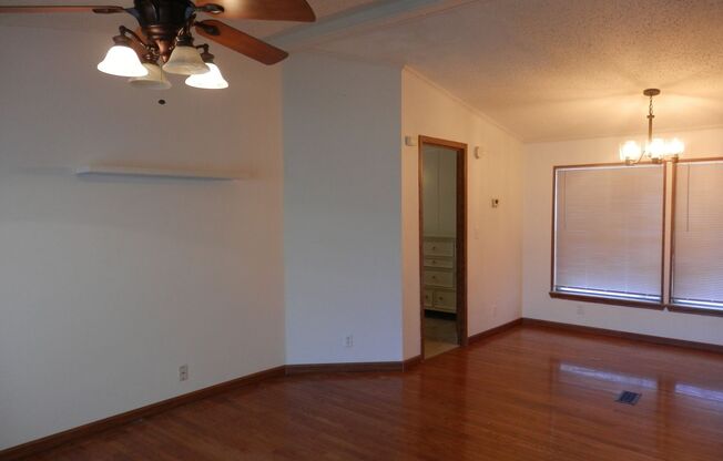 3 beds, 2 baths, $1,300