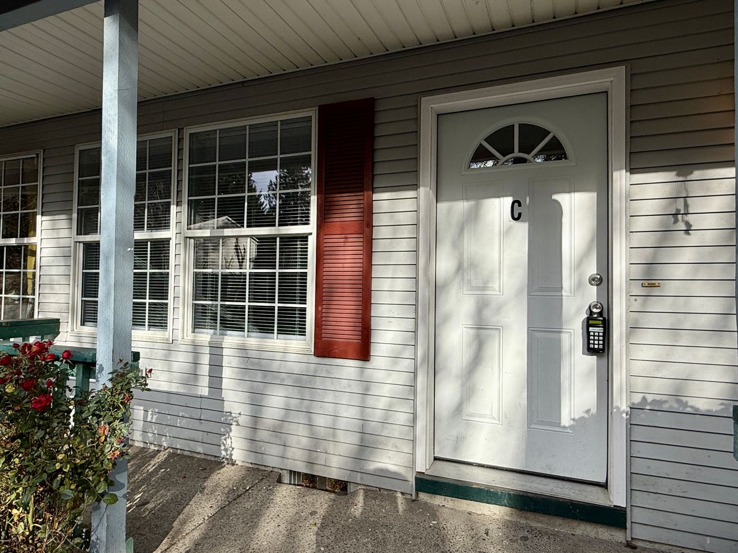 Newly Renovated Townhome in Powellhurst-Gilbert Neighborhood~  New Flooring and Other Finishes!