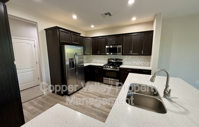 2425 W BRONCO BUTTE TRL 