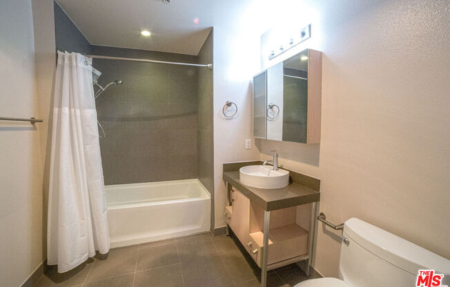 1 bed, 1 bath, 830 sqft, $2,650, Unit 401