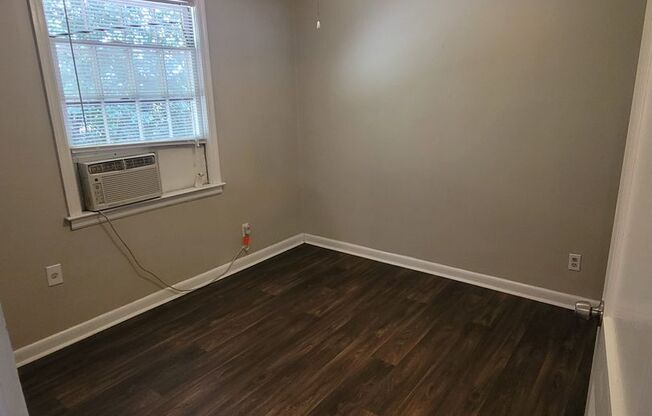 2 beds, 1 bath, 750 sqft, $1,050, Unit B3