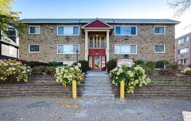 2 beds, 1 bath, 807 sqft, $1,165, Unit 107
