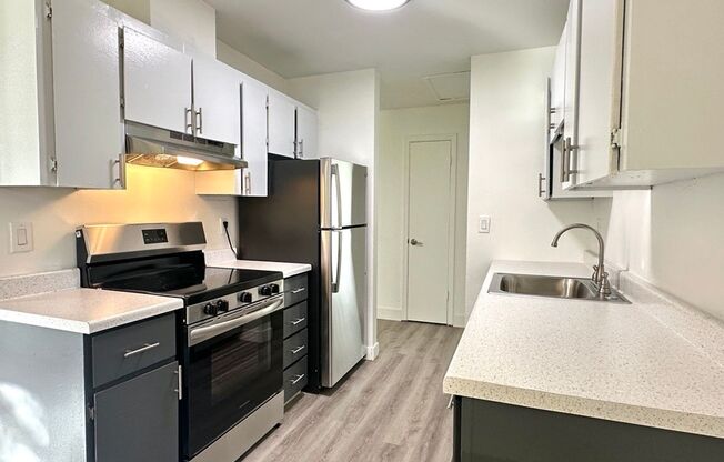 3 beds, 1 bath, 800 sqft, $1,845, Unit 19