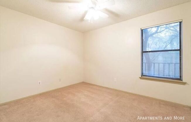 402 N FREDERICKSBURG ST