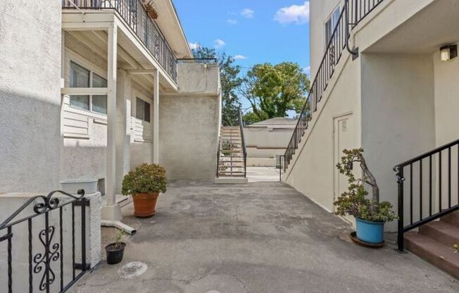 3934 3 AVE