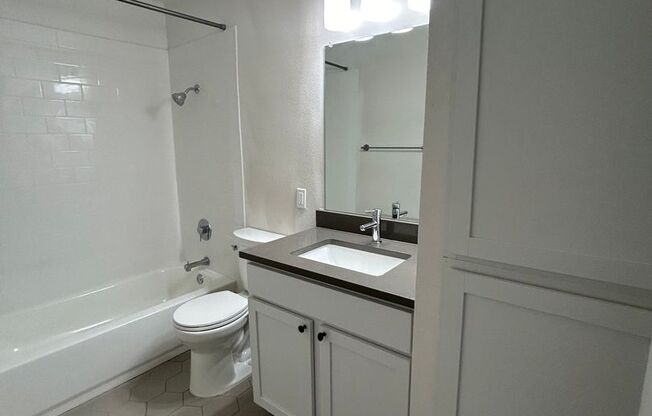 1 bed, 1 bath, 700 sqft, $1,224, Unit ELP2200-102