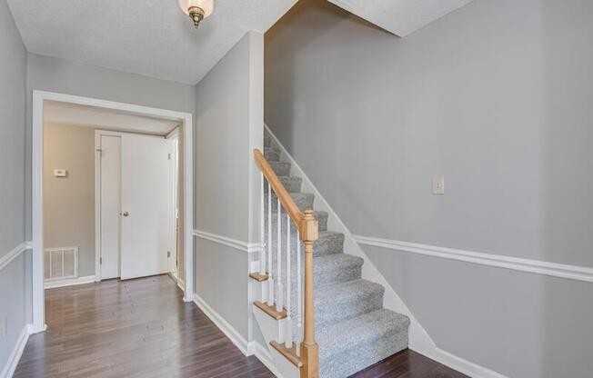 2453 RIVERLOOK DR