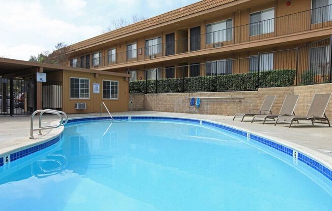 2 beds, 1 bath, $2,395, Unit 8324-43