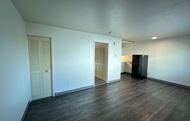 1 bed, 1 bath, 490 sqft, $895, Unit B-5