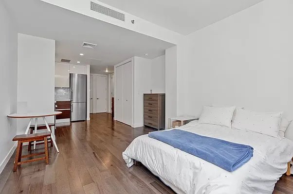 11 35 45 AVE