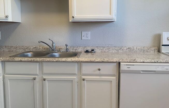2 beds, 1 bath, 825 sqft, $995, Unit 6124-C