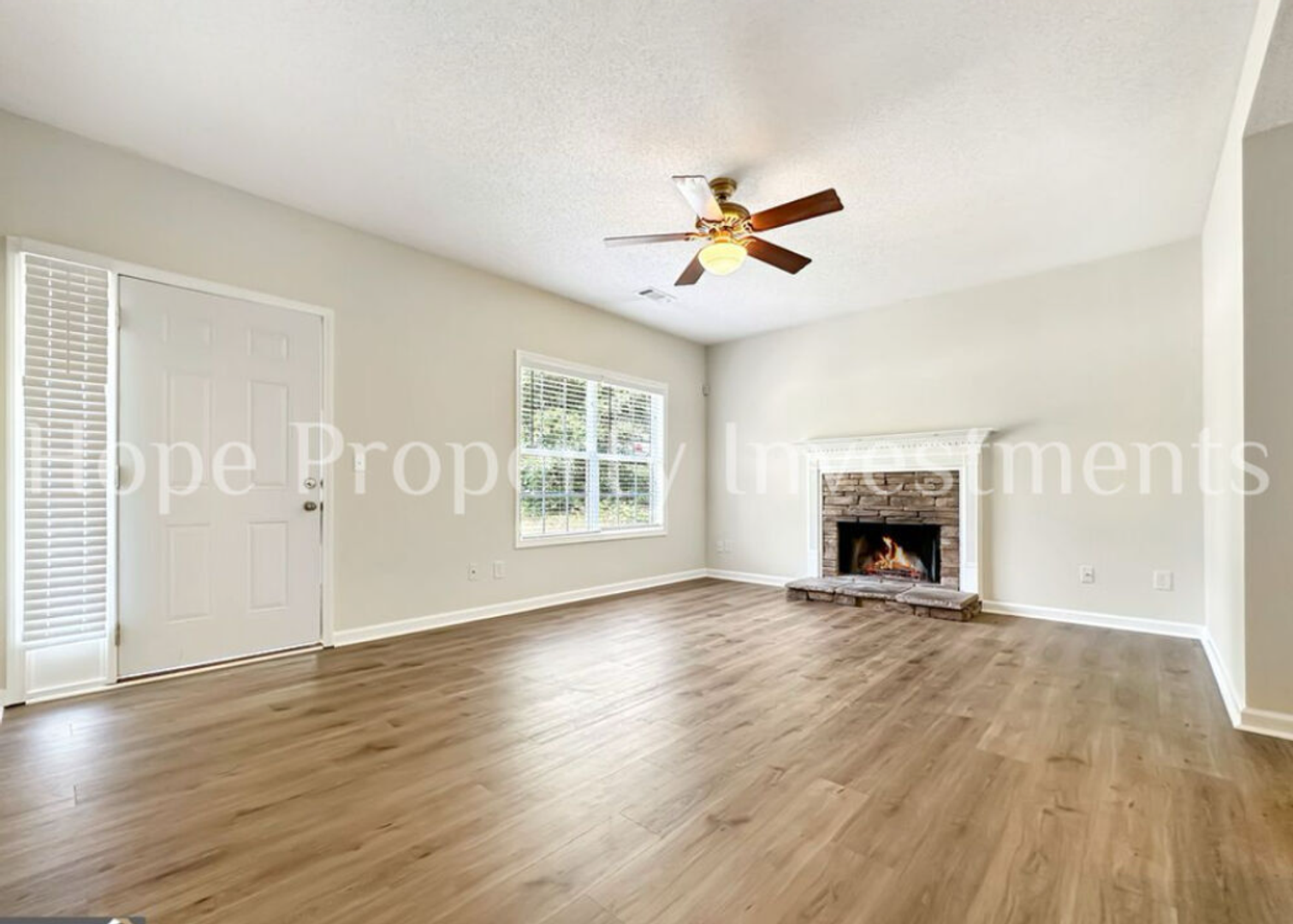 NEWNAN- 80 Corn Crib Dr 3/2 with basement.