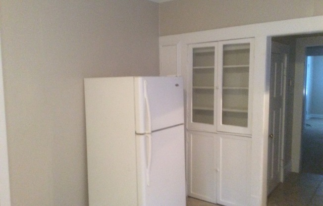 1 bed, 1 bath, $690, Unit A