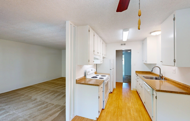 825 LAS GALLINAS AVE