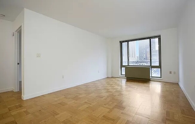 2 beds, 1 bath, $5,350, Unit 7C