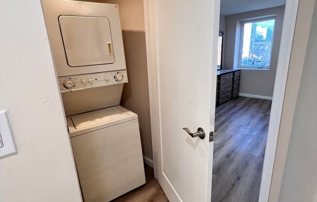 2 beds, 1 bath, $1,550, Unit UNIT 2 FLOOR