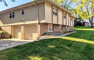 332 N 154th St, Omaha, NE 68154