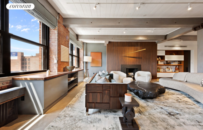 525 W 22 ST