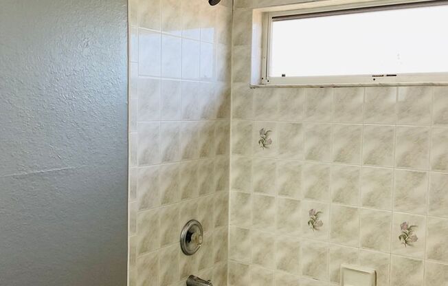 2 beds, 2 baths, 1,087 sqft, $1,450, Unit 1117 Unit 4