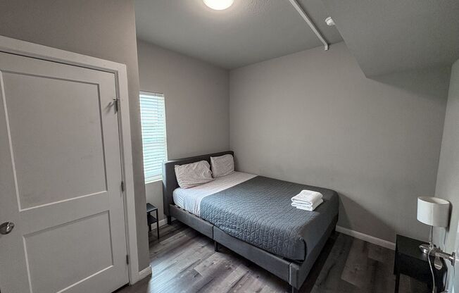 4 beds, 2 baths, $2,200, Unit 4/2