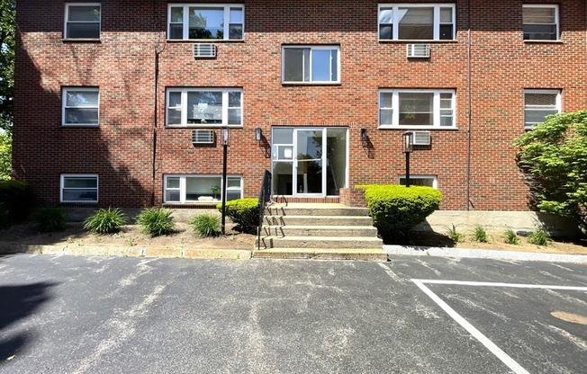 1 bed, 1 bath, 700 sqft, $2,200, Unit 5