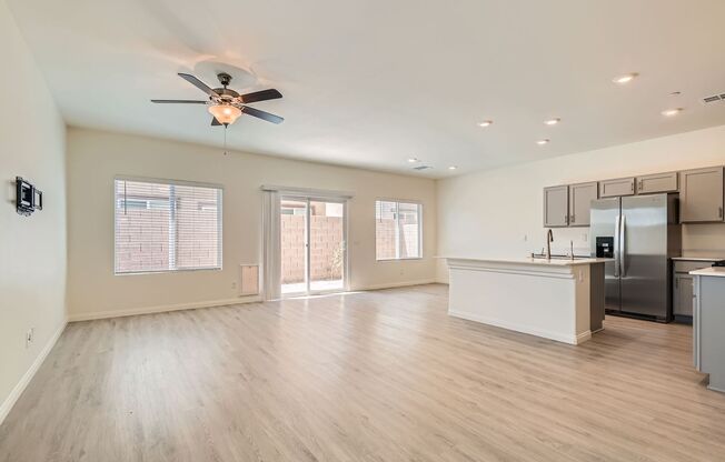 Spacious & Smart: Southern Highlands 4-Bedroom with Loft